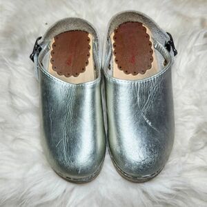 Hanna Andersson hand crafted clogs little Kids Size 10